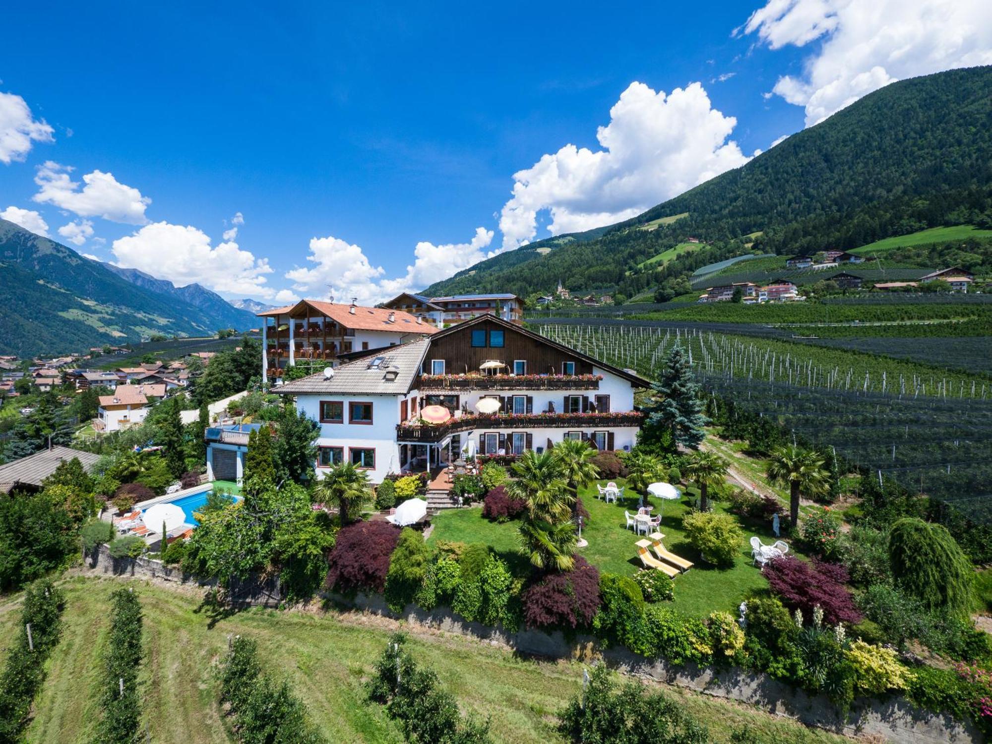 Pension Zum Burggraefler Schenna Exterior foto
